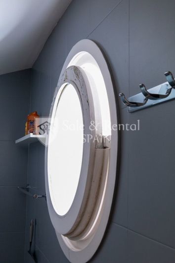 Image No.36-4 Bed Flat for sale