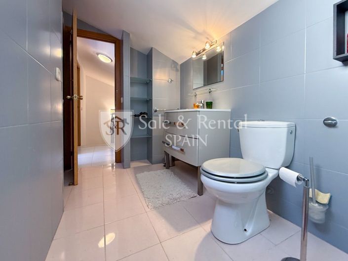 Image No.51-4 Bed Flat for sale