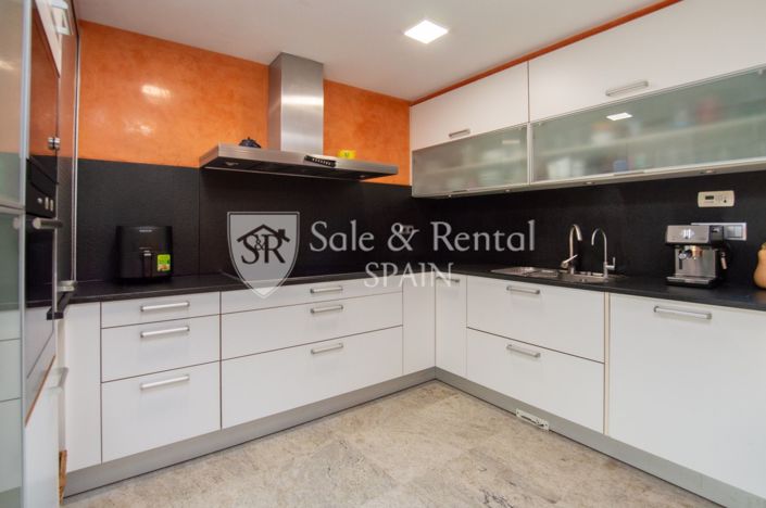 Image No.15-7 Bed Villa for sale