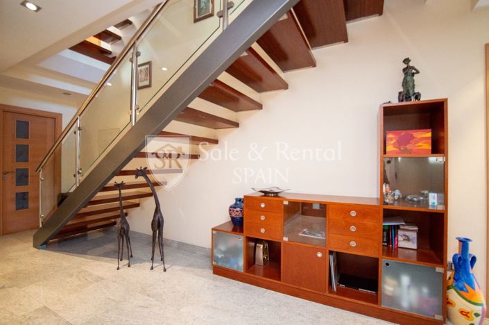 Image No.4-7 Bed Villa for sale