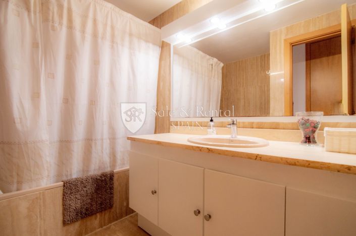 Image No.17-3 Bed Flat for sale