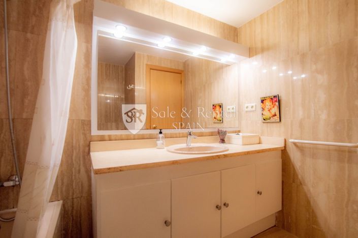 Image No.18-3 Bed Flat for sale