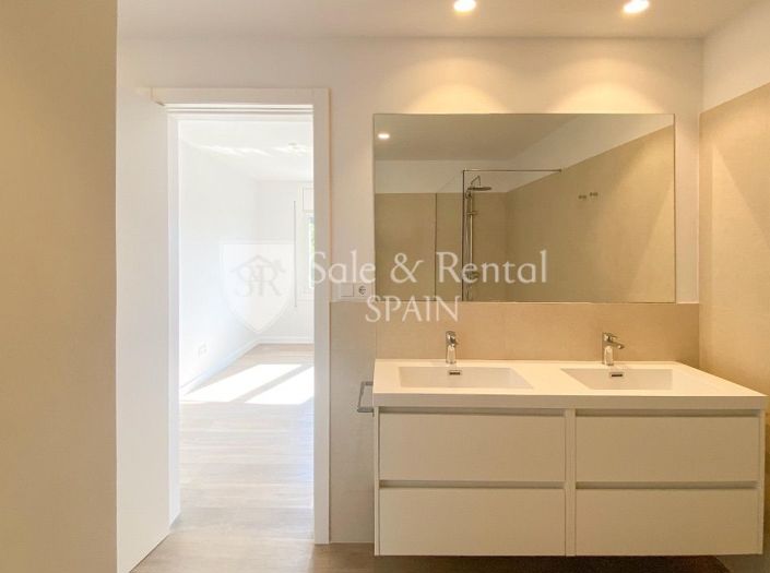 Image No.11-3 Bed Townhouse for sale