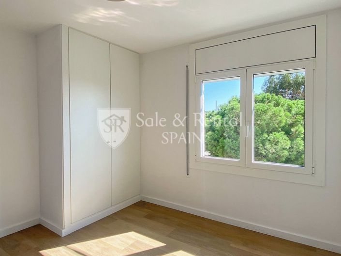 Image No.14-3 Bed Townhouse for sale