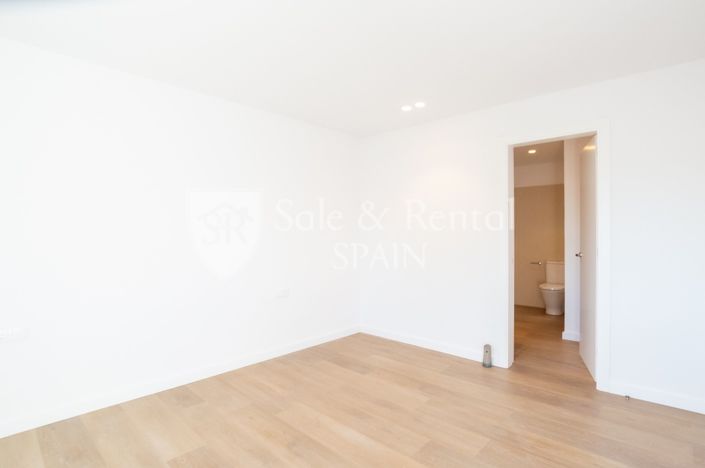 Image No.25-3 Bed Townhouse for sale