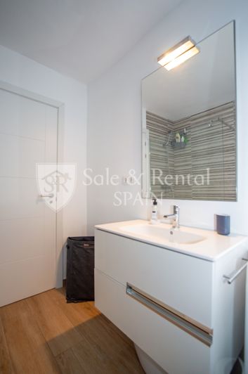 Image No.32-3 Bed Flat for sale