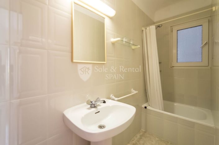 Image No.21-9 Bed Flat for sale