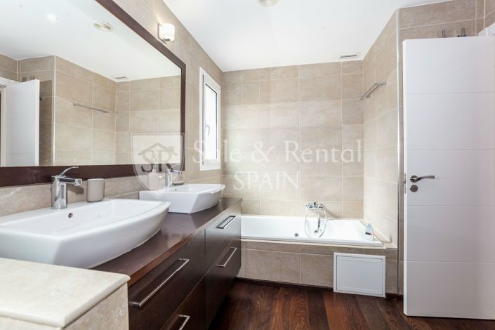 Image No.24-6 Bed Villa for sale