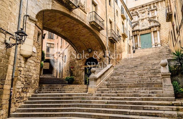 Image No.10-1 Bed Property for sale