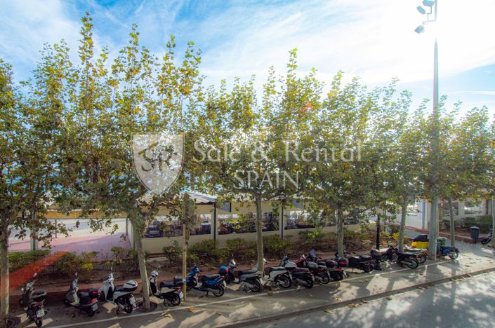 Image No.24-3 Bed Flat for sale