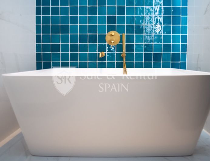 Image No.9-3 Bed Flat for sale