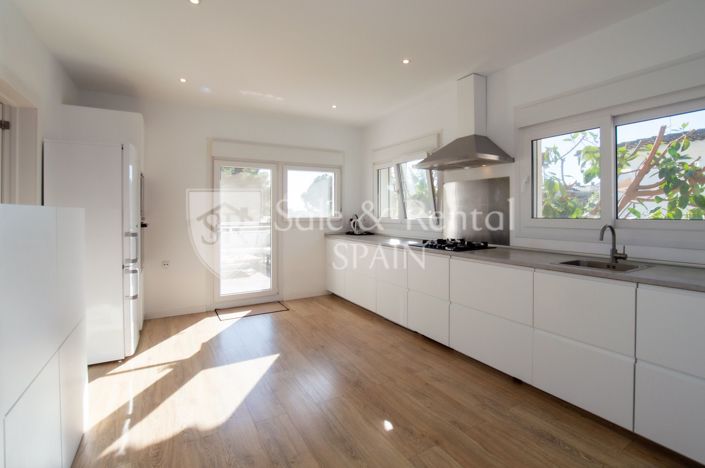 Image No.44-6 Bed Villa for sale