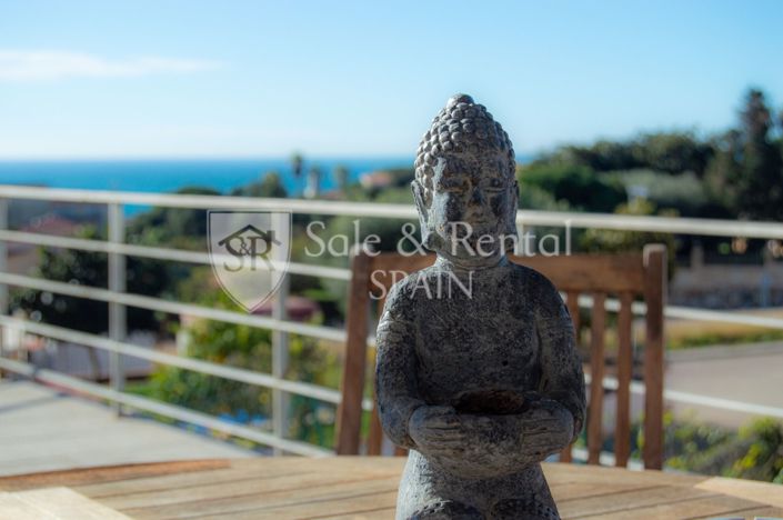 Image No.11-5 Bed Property for sale