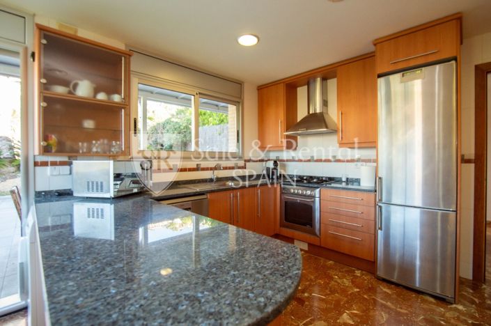 Image No.16-5 Bed Property for sale