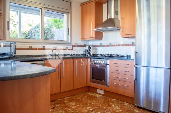 Image No.17-5 Bed Property for sale