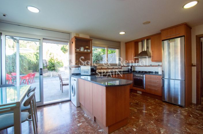 Image No.18-5 Bed Property for sale