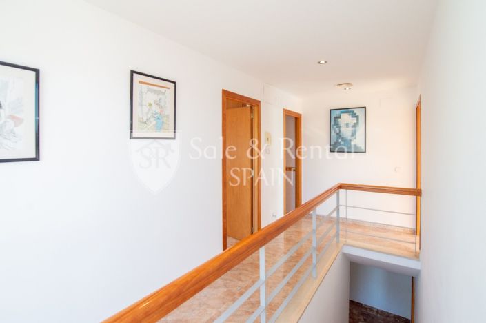 Image No.25-5 Bed Property for sale