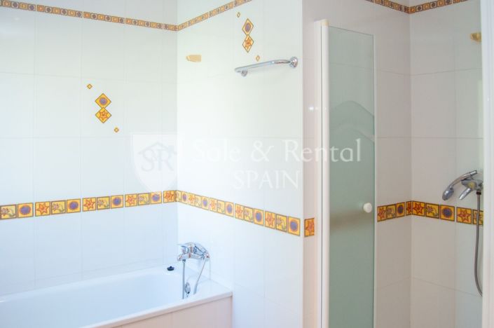 Image No.34-5 Bed Property for sale