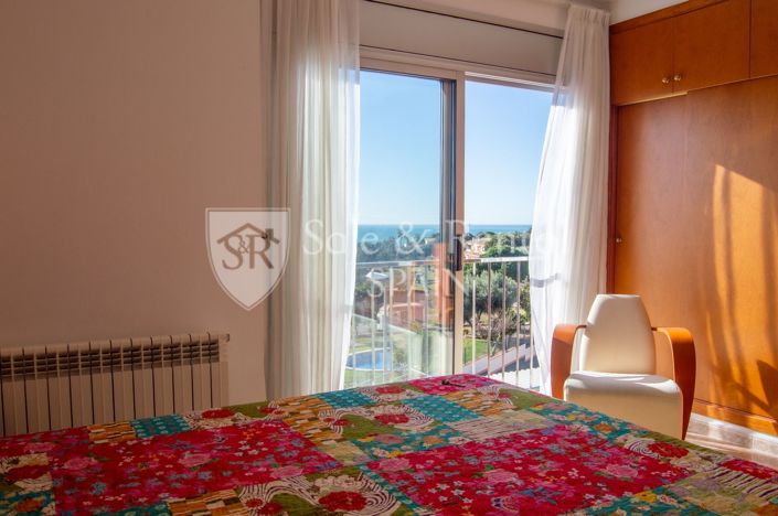 Image No.38-5 Bed Property for sale