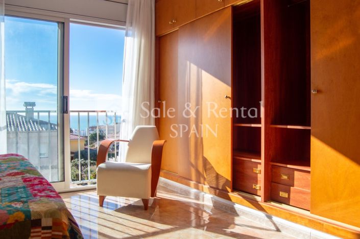 Image No.40-5 Bed Property for sale