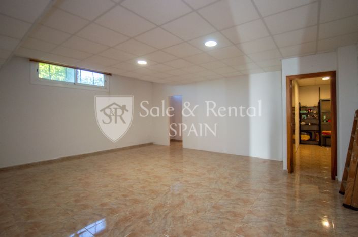 Image No.46-5 Bed Property for sale