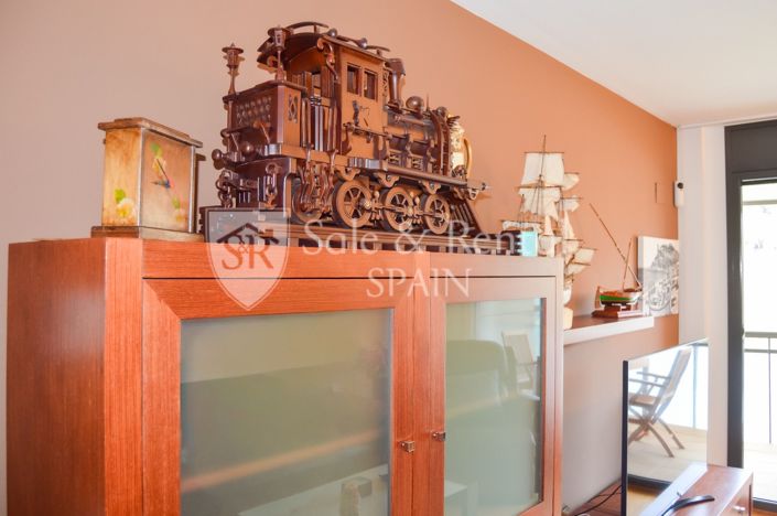 Image No.12-3 Bed Flat for sale