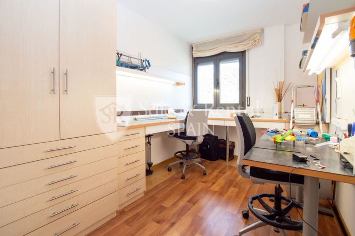 Image No.28-3 Bed Flat for sale