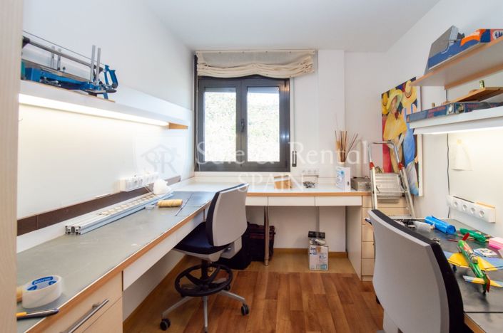 Image No.29-3 Bed Flat for sale