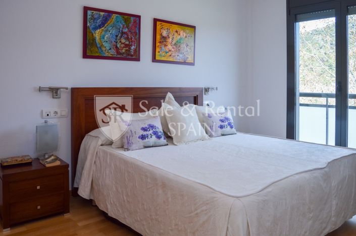 Image No.37-3 Bed Flat for sale