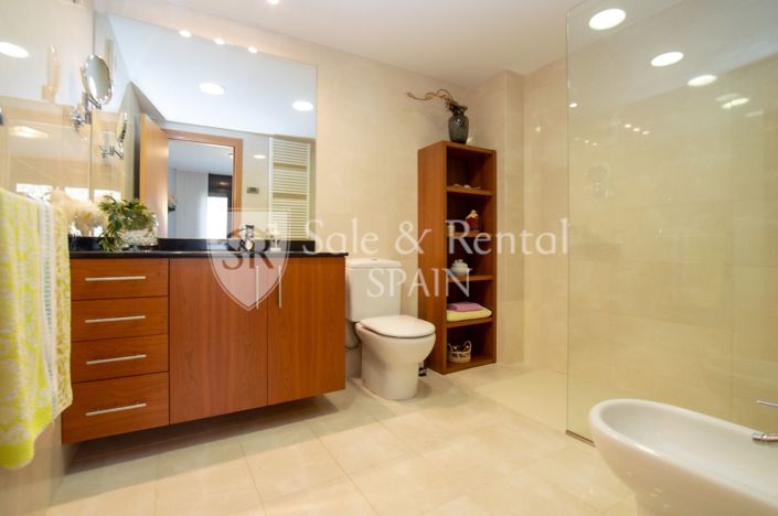 Image No.39-3 Bed Flat for sale