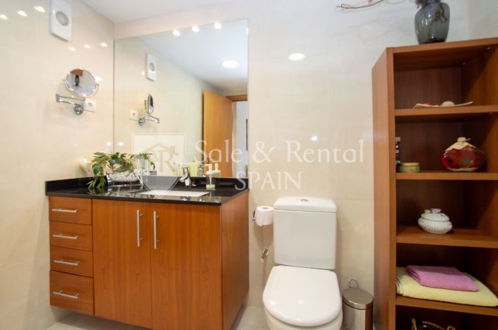 Image No.40-3 Bed Flat for sale