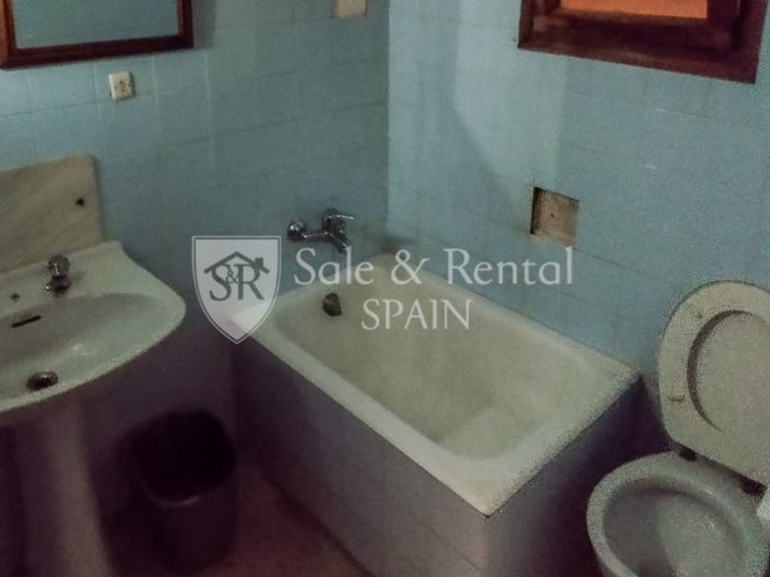 Image No.25-2 Bed Flat for sale