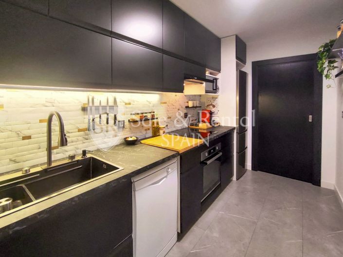 Image No.11-4 Bed Flat for sale