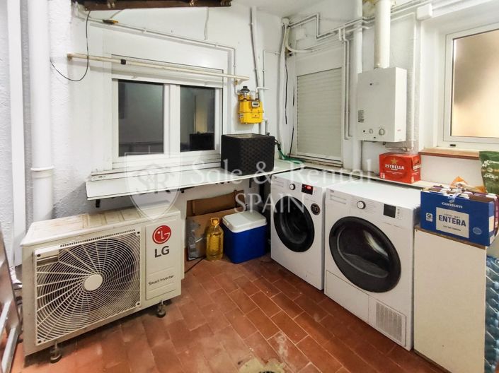 Image No.12-4 Bed Flat for sale