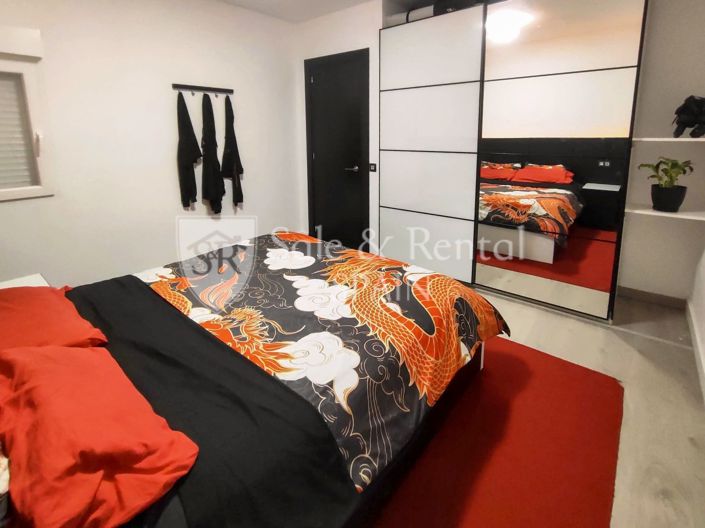 Image No.18-4 Bed Flat for sale