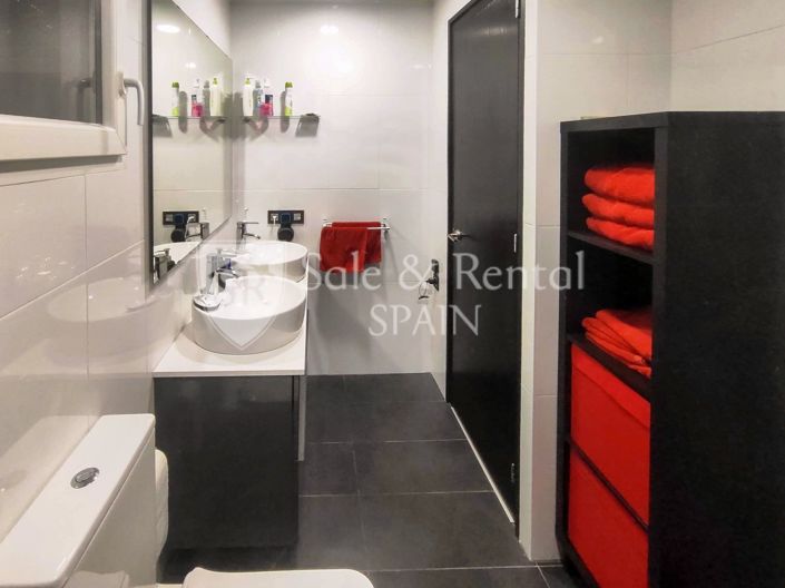 Image No.21-4 Bed Flat for sale