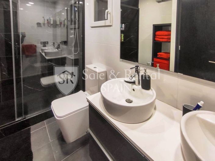 Image No.22-4 Bed Flat for sale