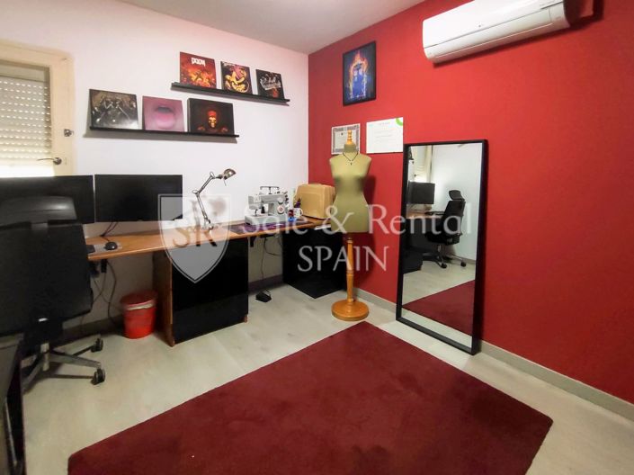 Image No.26-4 Bed Flat for sale