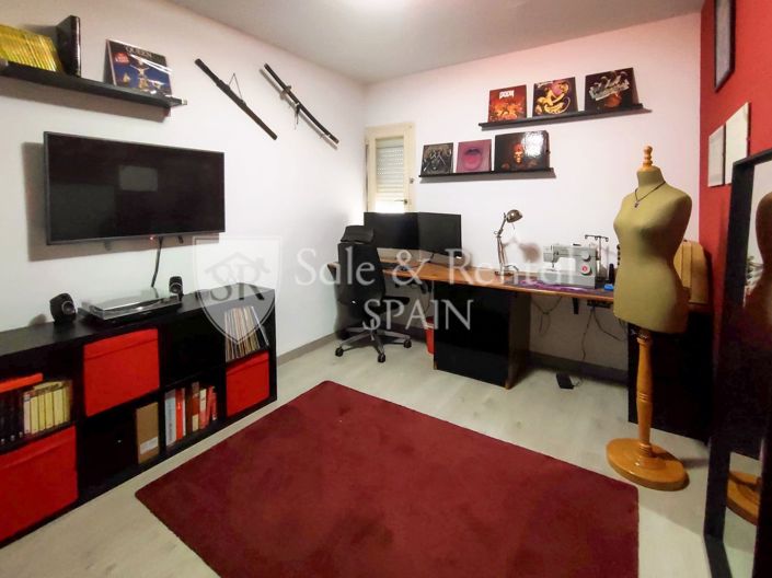 Image No.28-4 Bed Flat for sale