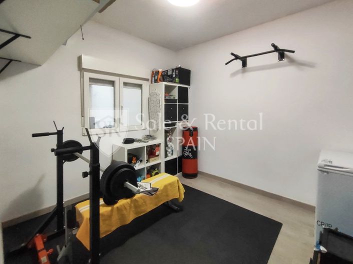 Image No.29-4 Bed Flat for sale