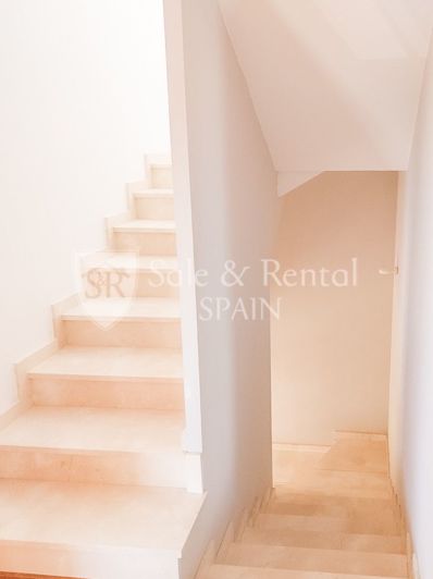 Image No.10-5 Bed Property for sale