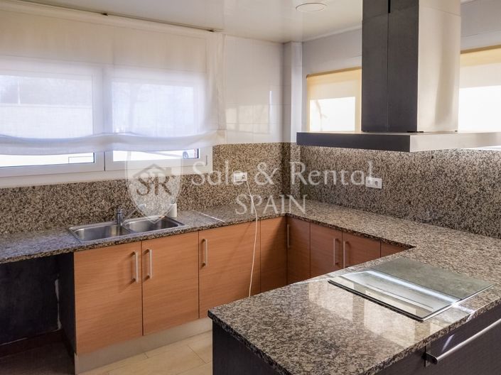 Image No.6-5 Bed Property for sale