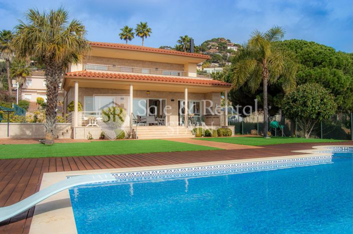Image No.2-6 Bed Villa for sale