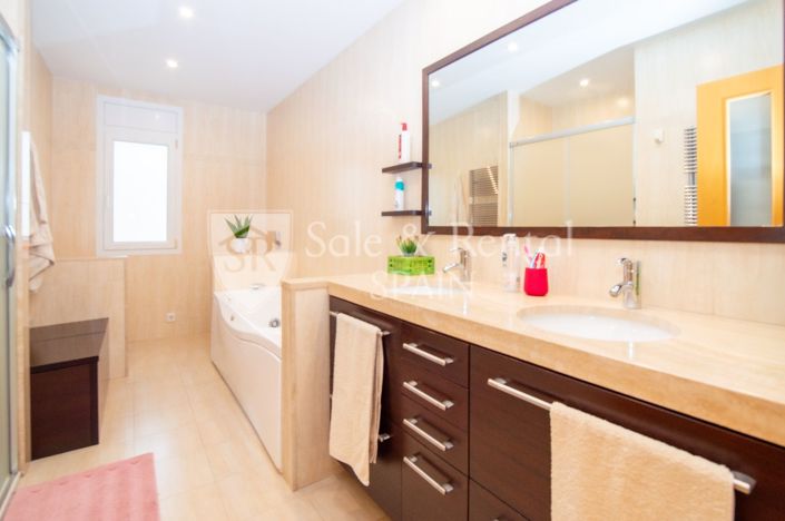 Image No.54-6 Bed Villa for sale