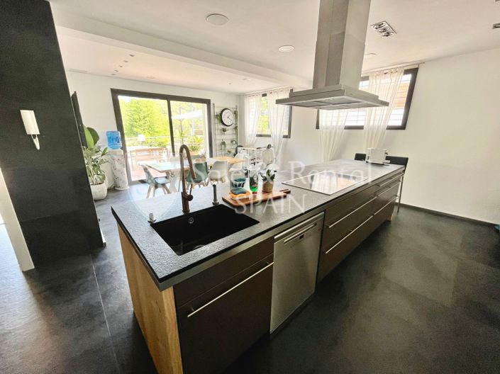 Image No.12-5 Bed Villa for sale