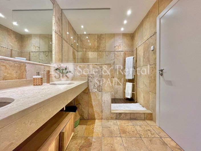 Image No.18-5 Bed Villa for sale