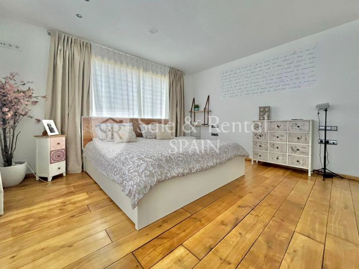 Image No.27-5 Bed Villa for sale