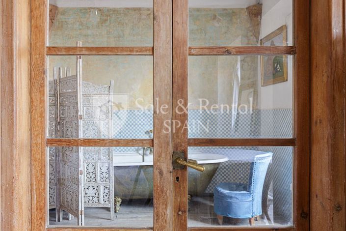 Image No.12-3 Bed Flat for sale