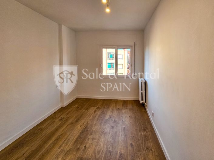 Image No.19-3 Bed Flat for sale