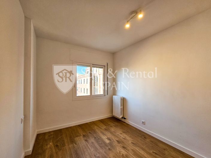 Image No.20-3 Bed Flat for sale